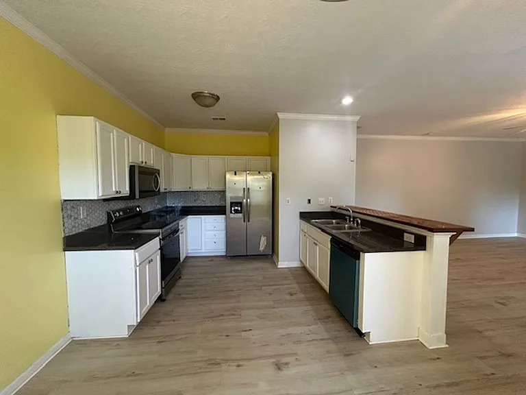 2709 Michelle Park — Photo 4