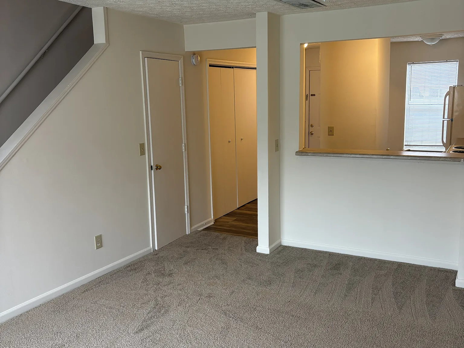 2 bed, 1.5 bath, 1050 sqft, $1,295 — Photo 4