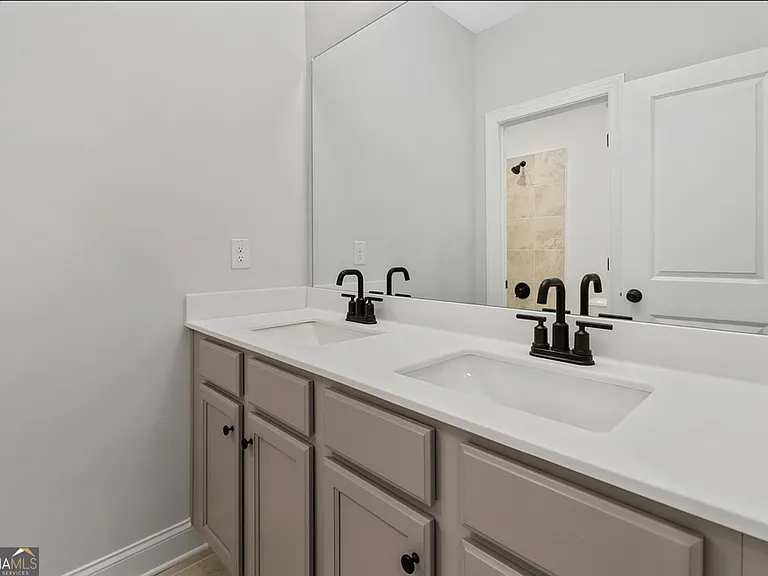 127 Vivian Ln — Photo 37