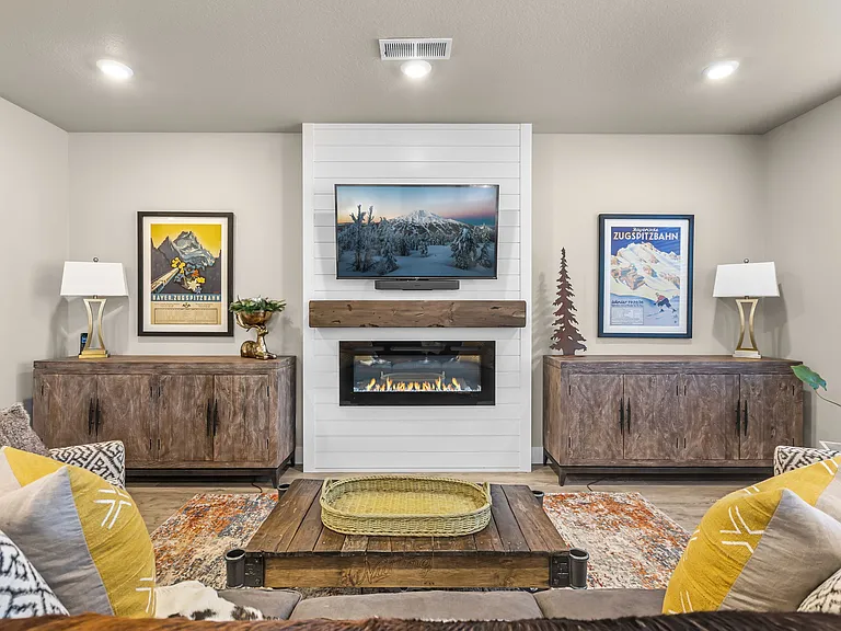 Great room w/Electric fireplace