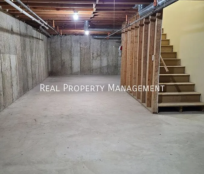 8484 N 66th St — Photo 13