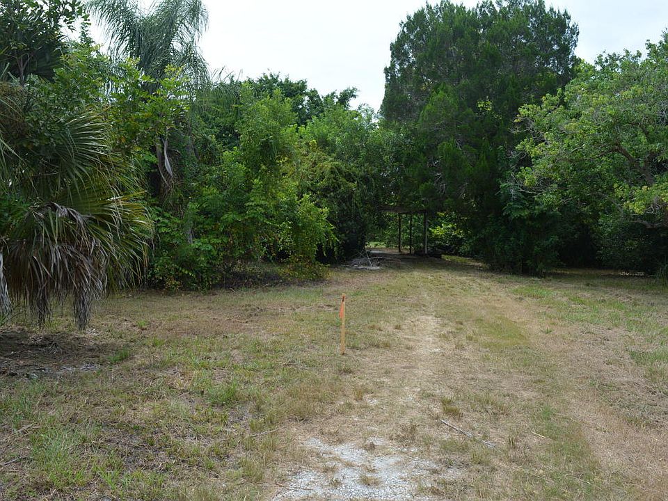 2nd image of 8290 Woods Trl
