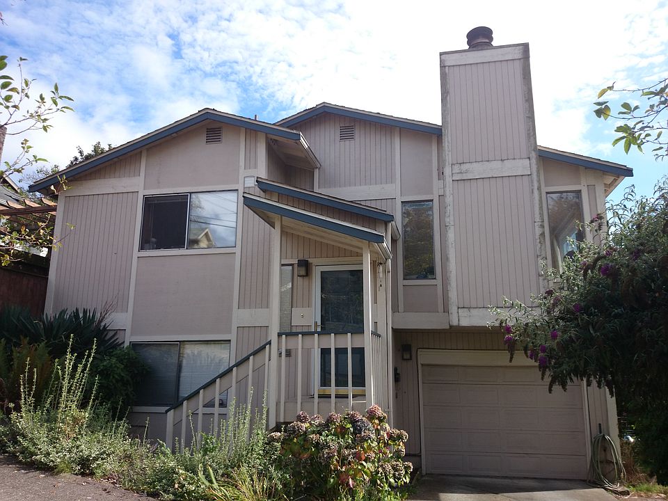 2nd image of 1102 Yakima Ave S