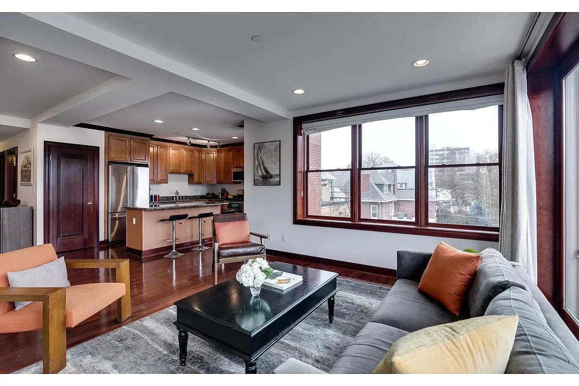 Building Photo - 4540 Lindell Blvd #404