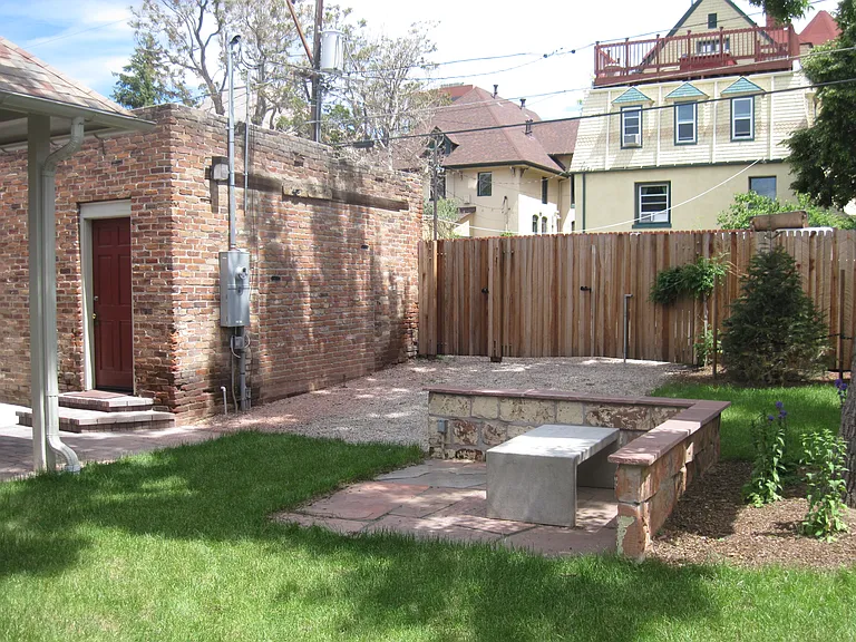 2146 Glenarm Pl — Photo 9