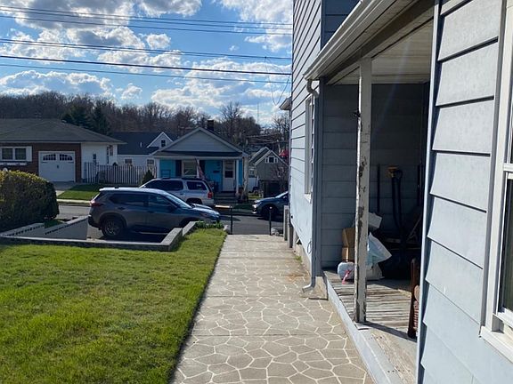 3rd image of 423 Wilmont St