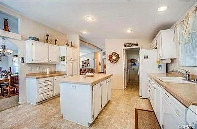 Kitchen opposite view.