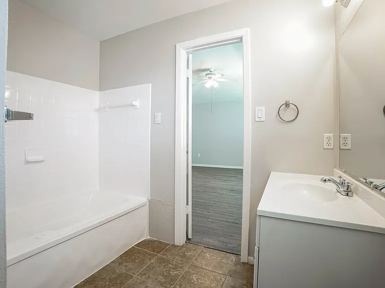 10919 Skybird Dr — Photo 14