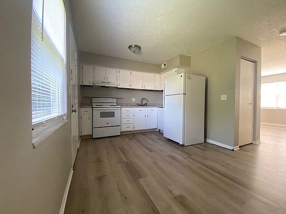 4th image of 2634 Sandbury Blvd