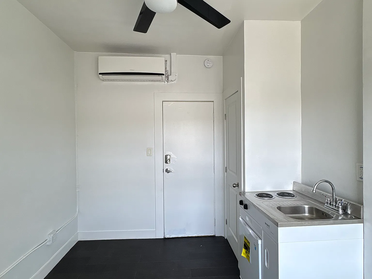 Studio, $800 — Photo 2