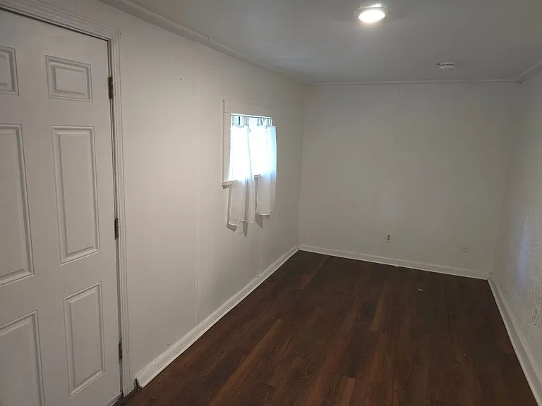 216 Elizabeth Ter — Photo 14