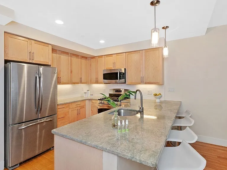 324 Hammond Pond Pkwy #1 — Photo 13