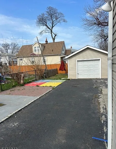 1210 Roselle St — Photo 15