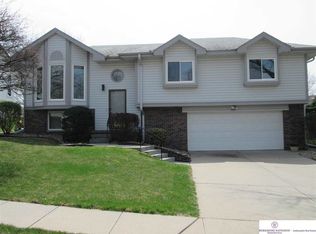 907 Haverford Dr, Papillion, NE 68046