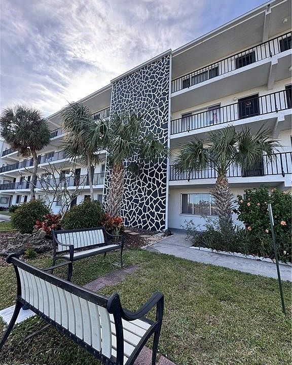 1st image of 4906 Victoria Dr APT 108