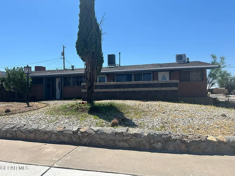212 Crestmont Dr — Photo 17