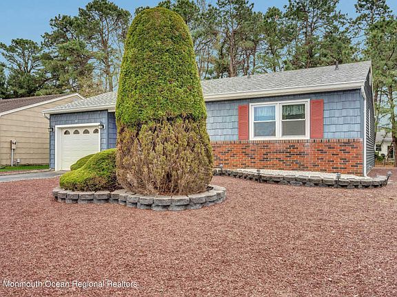 4th image of 40 Westport Dr