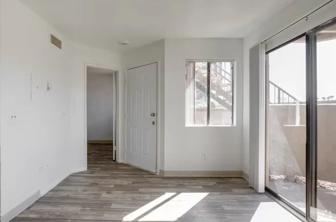 2 bed, 800 sqft, $1,060 — Photo 1