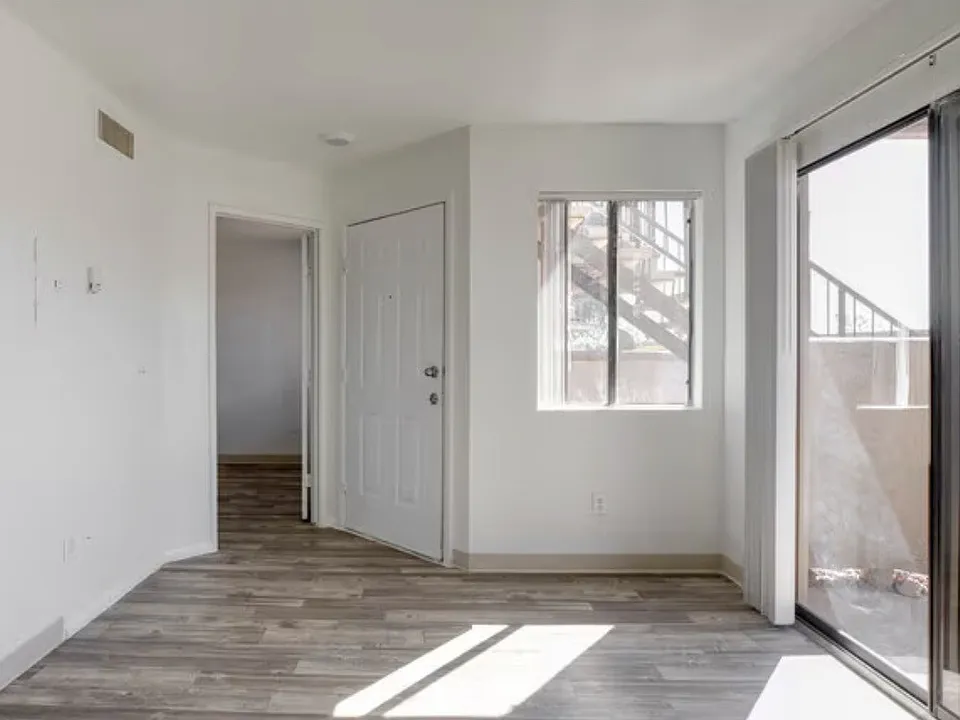 1645 N Kadota Ave #18