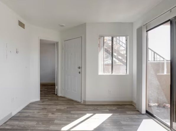 1645 N Kadota Ave