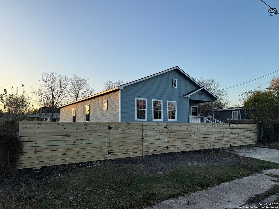 1st image of 1715 Amanda St.