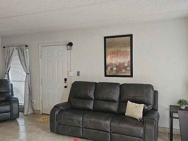 111 E Gardenia St #301 — Photo 14