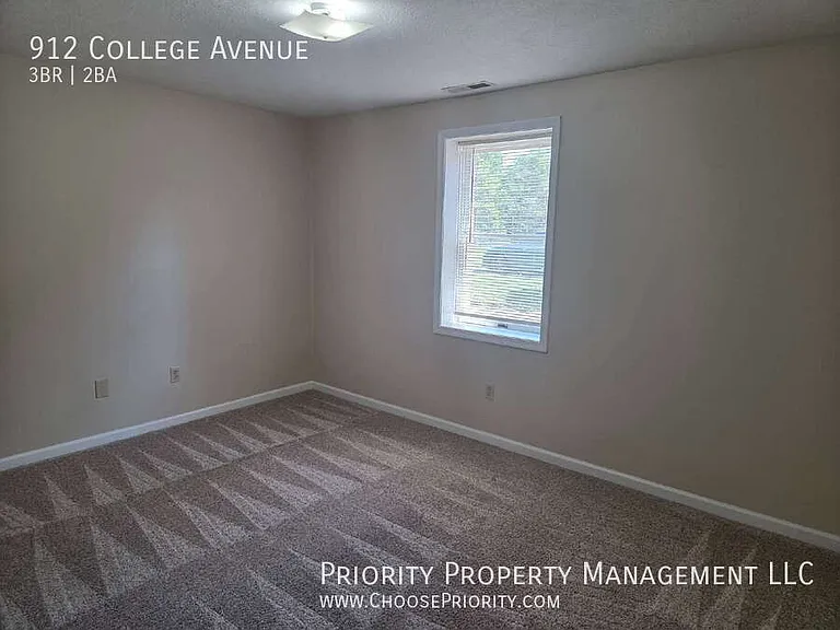 912 College Ave — Photo 11