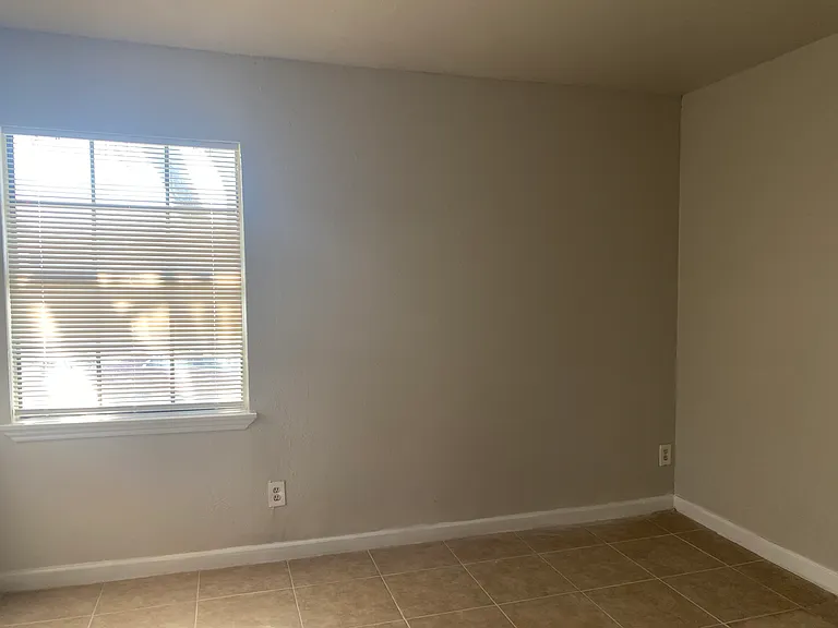 2425 Limestone Dr — Photo 12