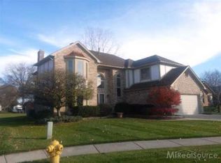 48918 Chestnut Dr, Macomb, MI 48044