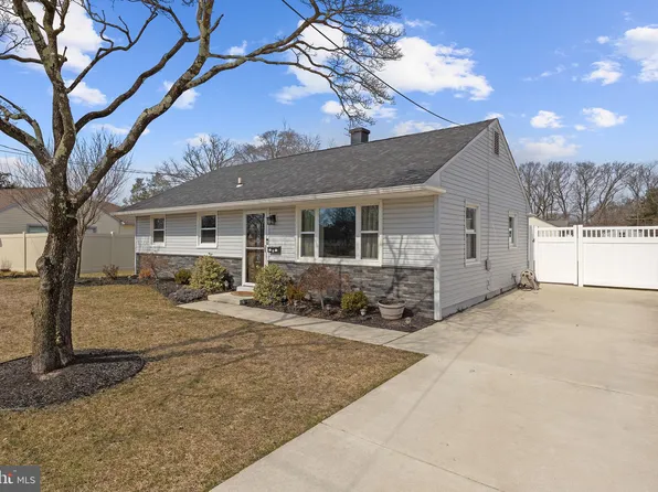 9 Holly Dr, West Berlin, NJ 08091