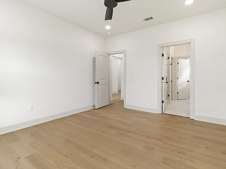 910 Trestle Ln — Photo 17
