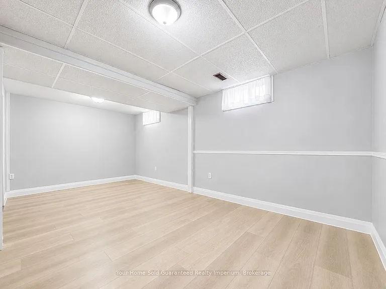 37 Mayfair Dr — Photo 10