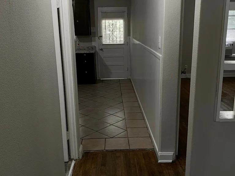 138 Dimmit St — Photo 12