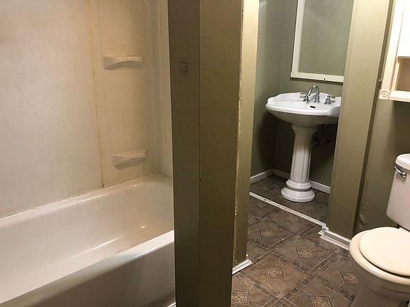 5th image of 621 Fellows St APT 2