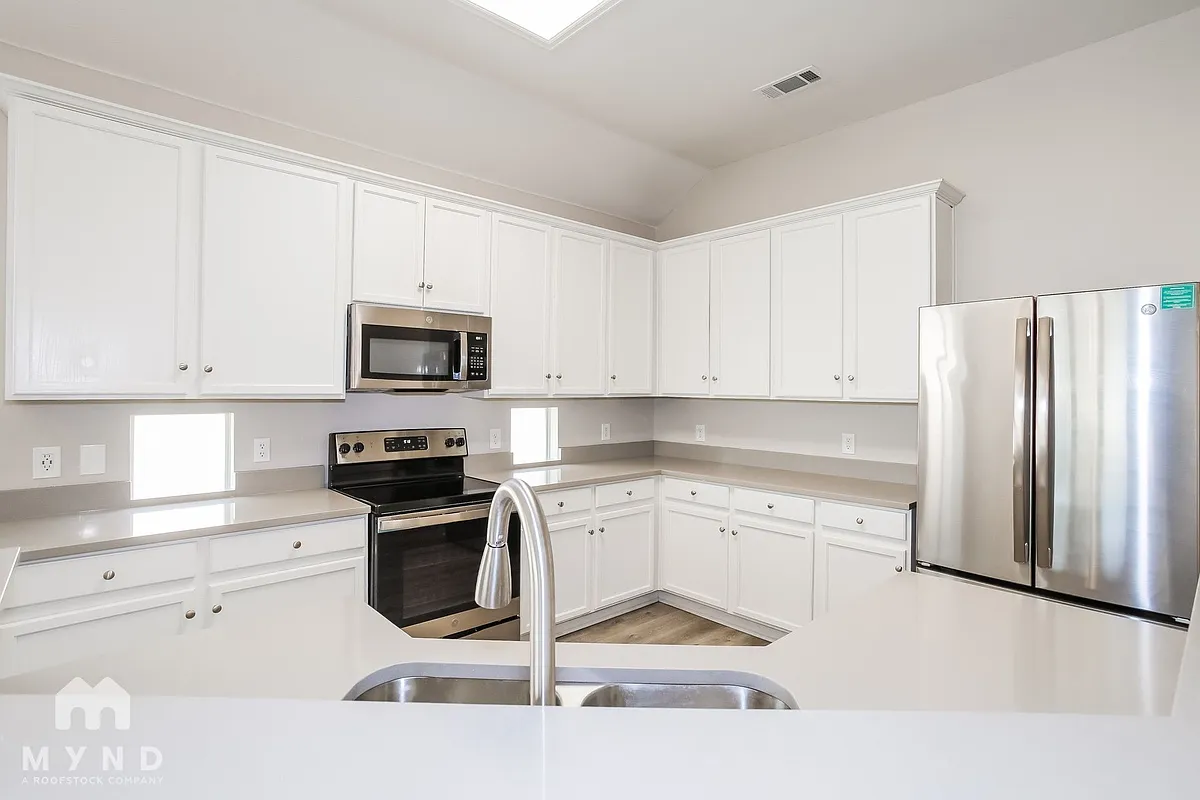 Building Photo - 2720 Maple Creek Dr