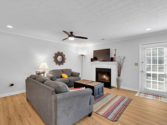 5th image of 40 Wood Pointe Dr Unit 17