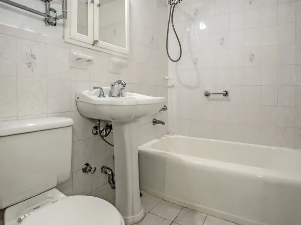 31-85 Crescent Street image 20 of 24