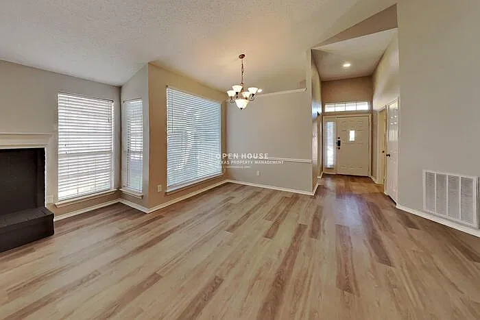 3 bed, 2.0 bath, 1568 sqft, $2,175 — Photo 3