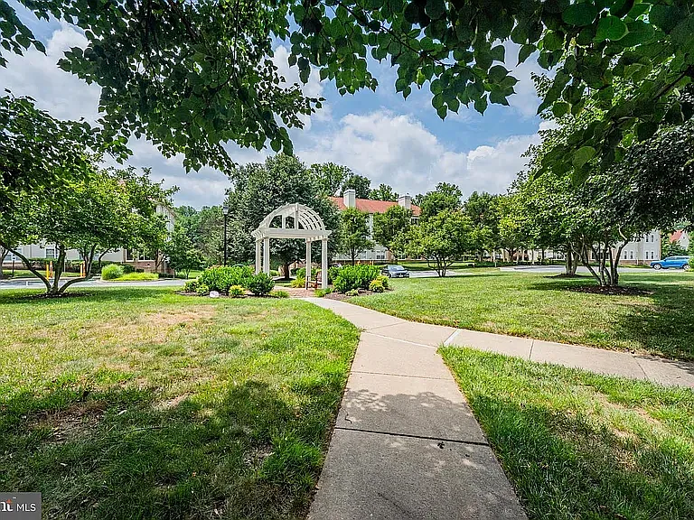 2 bed, 1350 sqft, $2,500 — Photo 2