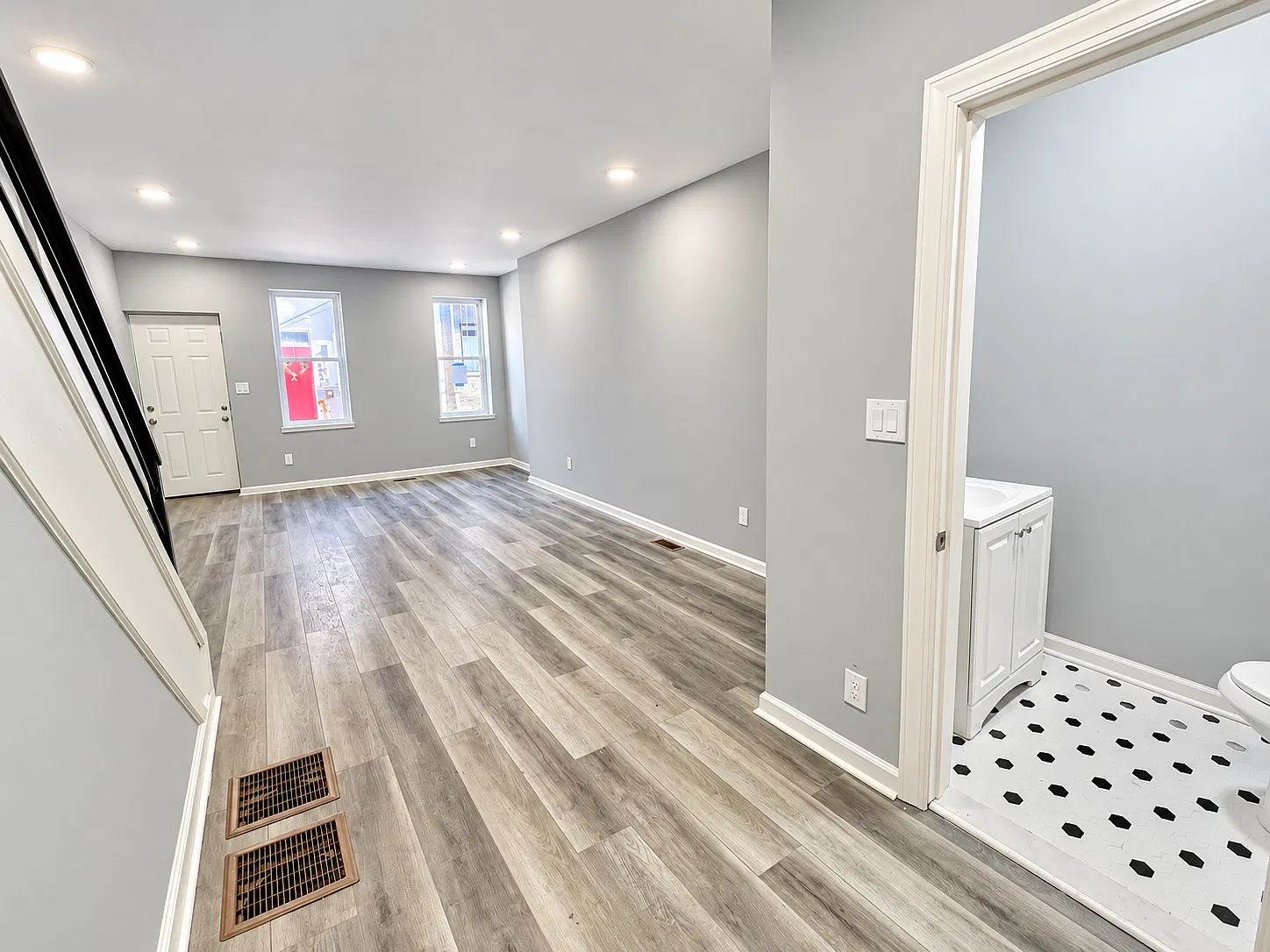 Stylish 2-Bedroom Newbold Home with Modern Upgrades, Central Air & Private Backyard — Photo 3