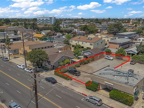 2nd image of 9721 Flower St