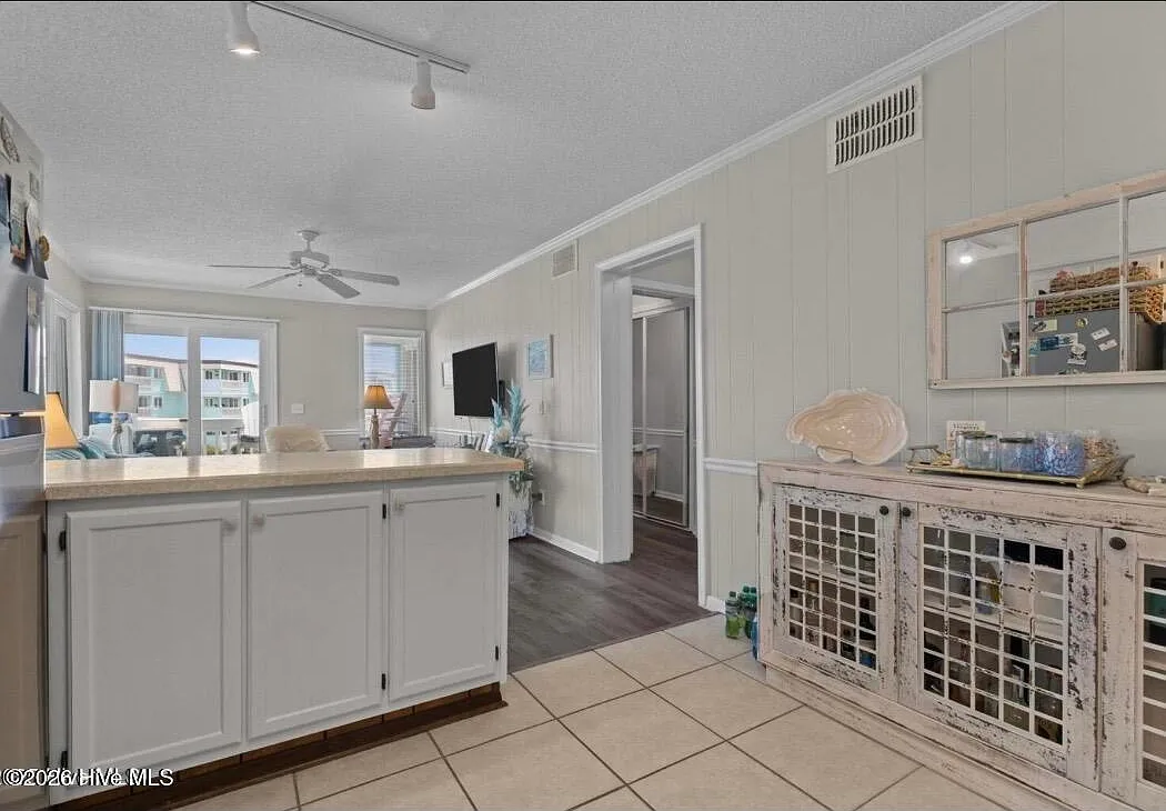2 bed, 2.0 bath, 890 sqft, $1,800 — Photo 4