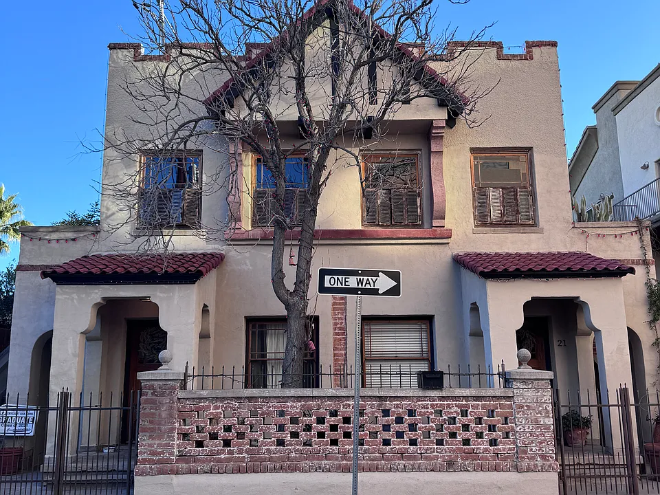 21 E Corral St