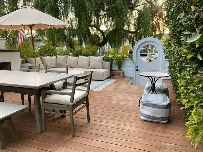 457 E Ave — Photo 11