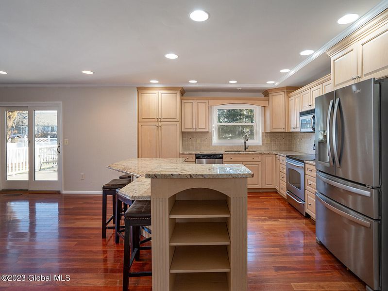 4th image of 14 Capitol Place