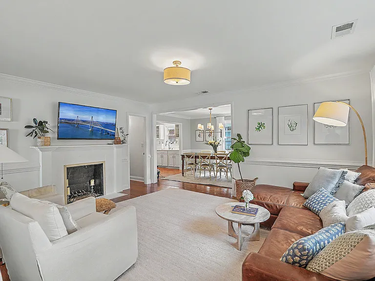 94 Gordon St — Photo 3