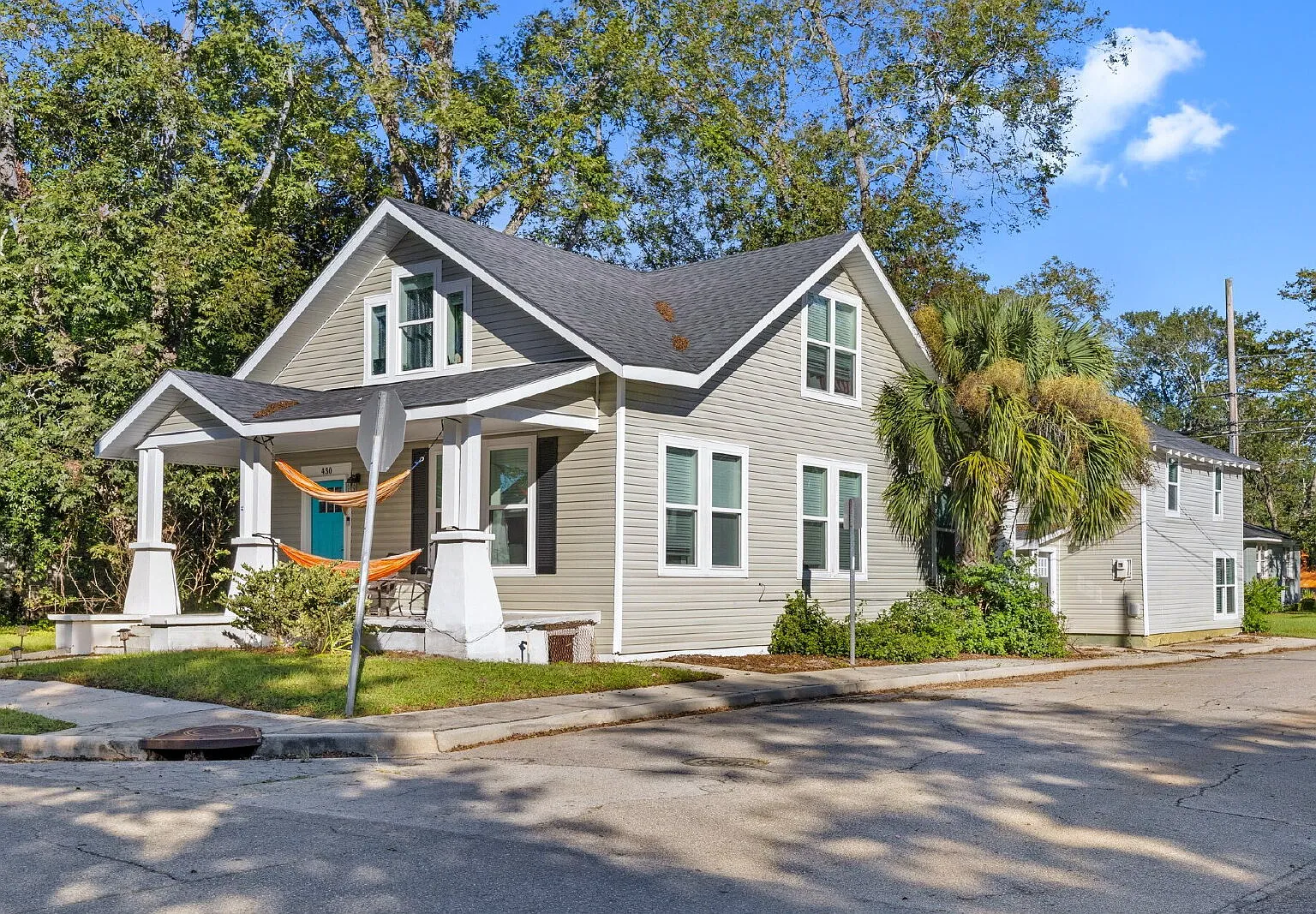 3 bed, 2.0 bath, 1241 sqft, $1,900 — Photo 2