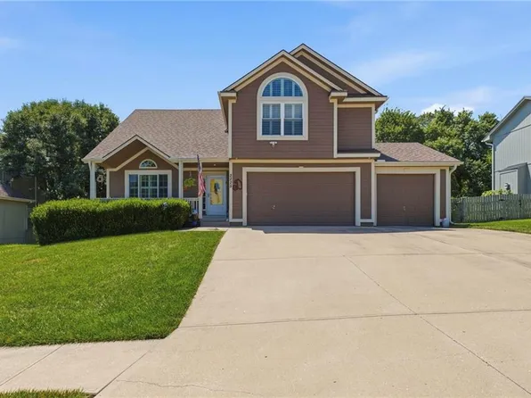 2225 Martha Ln, Greenwood, MO 64034