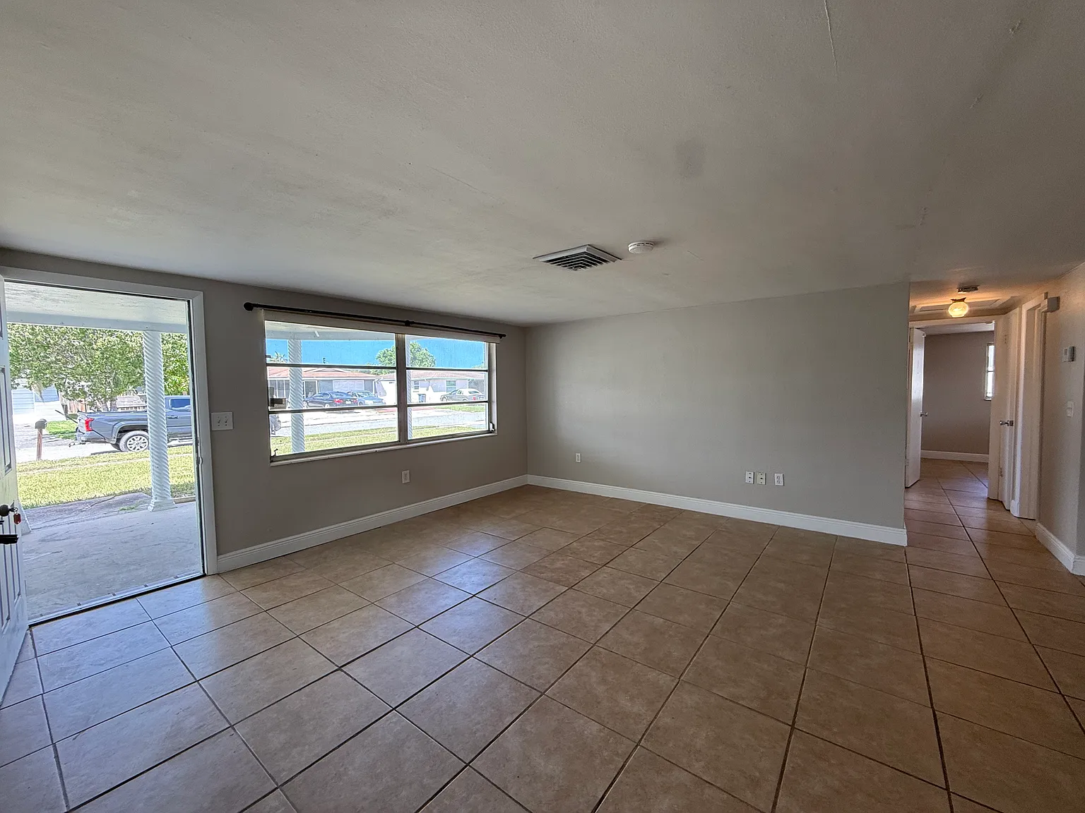 3 Bedroom 2 Bathroom — Photo 3