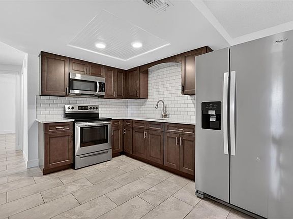 5th image of 10914 Leeds Rd